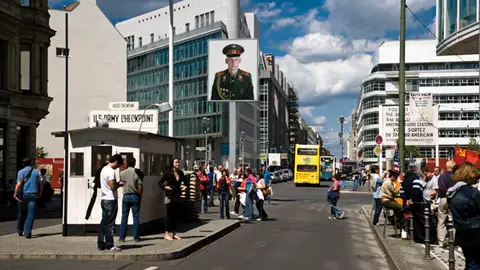 Checkpoint Charlie, en Berlín Checkpoint Charlie, en Berlín