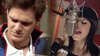 Paula canta 'Siento lejos el ayer' mientras Julio confiesa