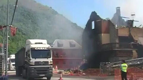 Seis heridos en una explosi&oacute;n de gas en Lleida