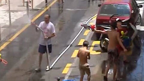 Lanjar&oacute;n celebra San Juan con agua