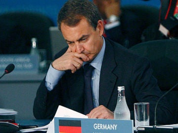 Zapatero durante su reuni&oacute;n en el G 20
