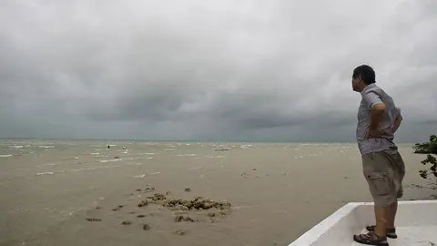 "Alex" se acerca como huracán "Alex" se acerca como huracán