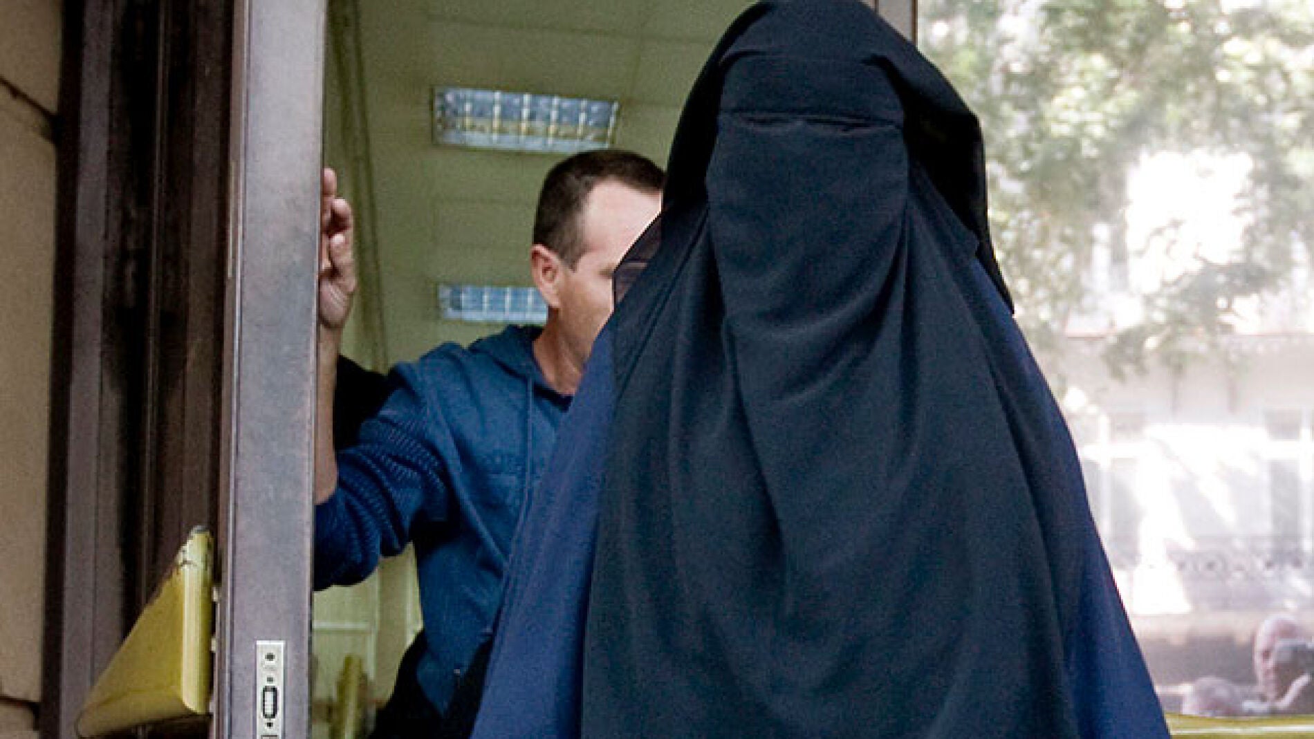 El Senado da visto bueno a prohibir el burka en lugares p&uacute;blicos