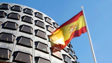 Los cinco jueces discrepantes atacan al Constitucional