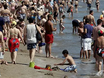 Las playas se llenan en julio Las playas se llenan en julio