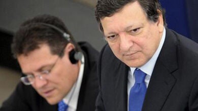 Barroso pide a los gobiernos europeos que consideren ampliar el fondo de rescate