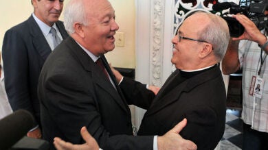 Moratinos destaca la voluntad de Castro en avanzar en reformas económicas y sociales