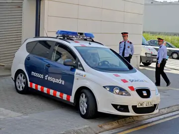 Un coche de los Mossos en un suceso Un coche de los Mossos en un suceso