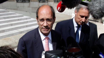 El ministro de Trabajo francés habla ante los medios