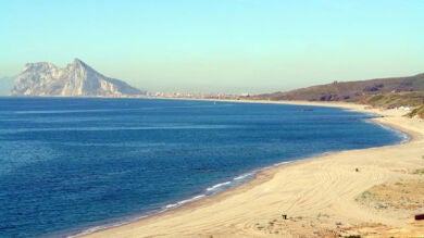Reabierta al baño la playa de San Roque, desalojada al detectarse un tiburón
