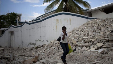 Seis meses despu&eacute;s del terremoto, la ciudad sigue entre escombros