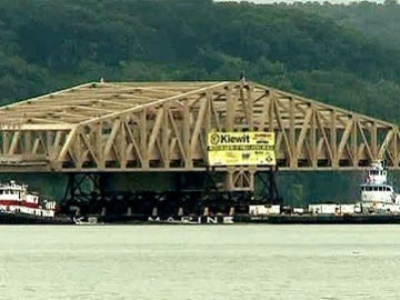Traslado de un puente por el río Hudson