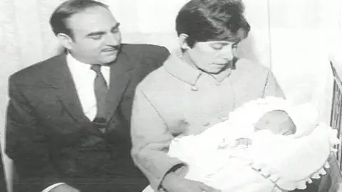 Robo de bebés en los 60 y 80 Robo de bebés en los 60 y 80