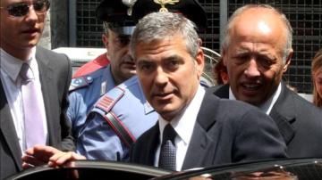 George Clooney testifica antes el Tribunal de Milán