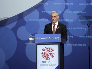 El presidente de la Sociedad Internacional del Sida, Julio Montaner, durante la inauguración 