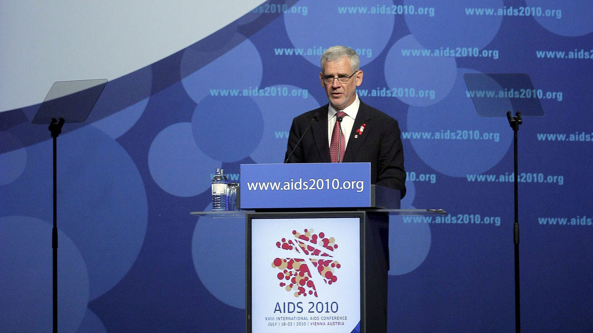 El presidente de la Sociedad Internacional del Sida, Julio Montaner, durante la inauguraci&oacute;n 