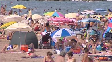 Gandía no permitirá que se dejen las sombrillas en la playa para reservar sitio, pero no pondrán multas