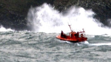 Los servicios de rescate en el embalse