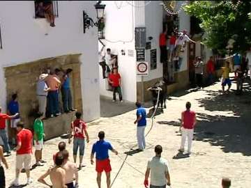 Grazalema celebra el lunes del 'toro de cuerda'