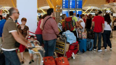 La falta de controladores provoca retrasos de hasta dos horas en El Prat