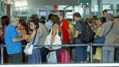 El Gobierno habilitará controladores militares ante las bajas