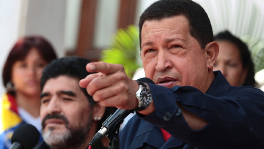 Hugo Chávez rompe relaciones con Colombia y decreta "máxima alerta"