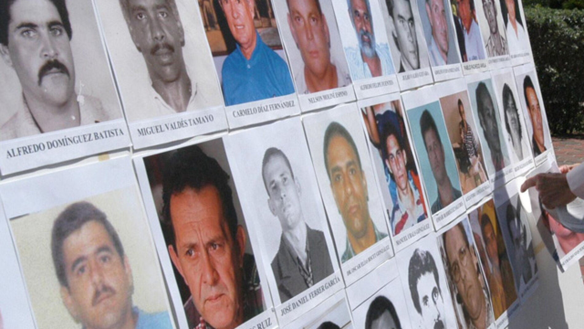 Llegan otros cinco presos cubanos a Espa&ntilde;a