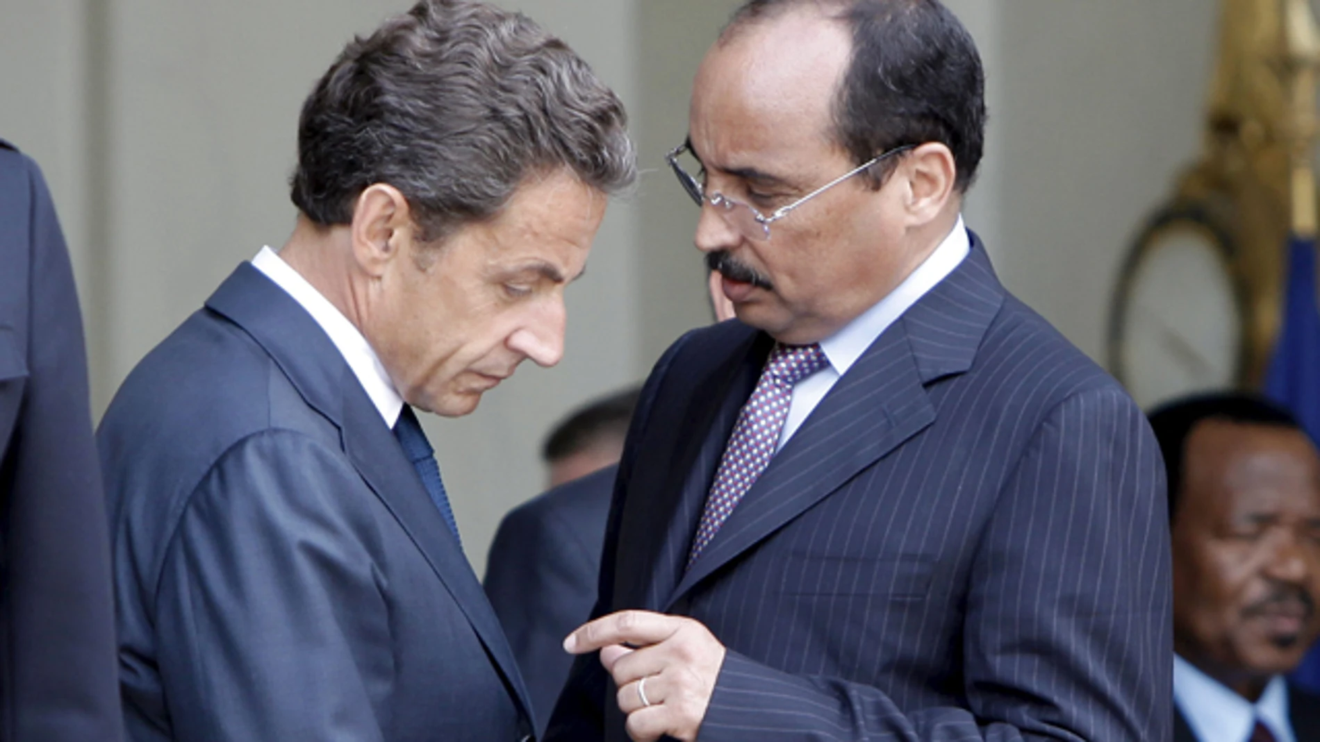 El presidente de Mauritania, Mohamed Ould Abdel Aziz, charla con Nicolás Sarkozy El presidente de Mauritania, Mohamed Ould Abdel Aziz, charla con Nicolás Sarkozy