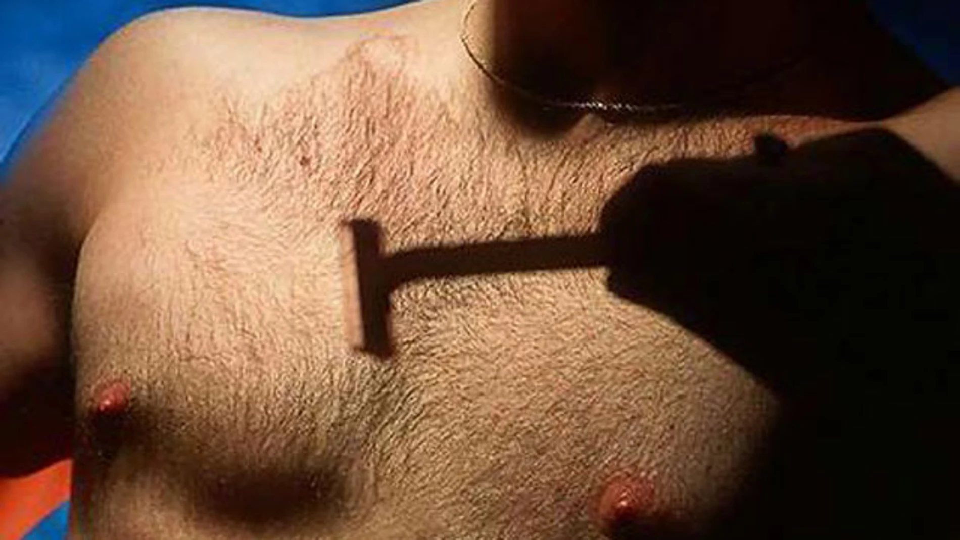 Hombre deplilándose Hombre deplilándose