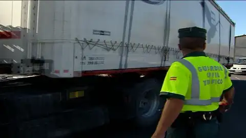 La Guardia Civil no acepta que se valore más multar que auxiliar a una persona La Guardia Civil no acepta que se valore más multar que auxiliar a una persona