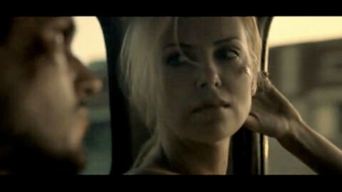 Charlize Theron protagoniza su primer video