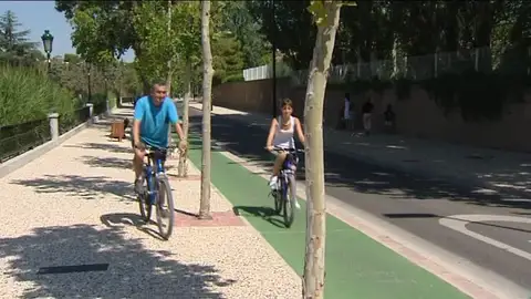 Ciclistas en el carril bici Ciclistas en el carril bici