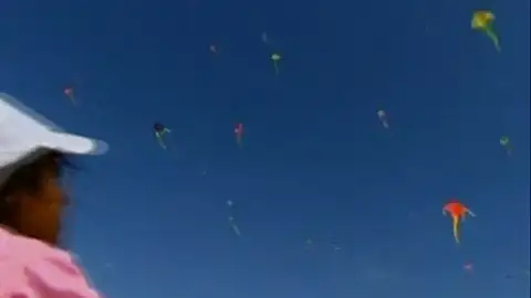Niños de Gaza vuelan 6000 cometas a la vez Niños de Gaza vuelan 6000 cometas a la vez