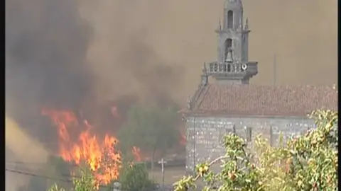Las urbanizaciones cercanas al monte deben extremar la precaución contra incendios Las urbanizaciones cercanas al monte deben extremar la precaución contra incendios