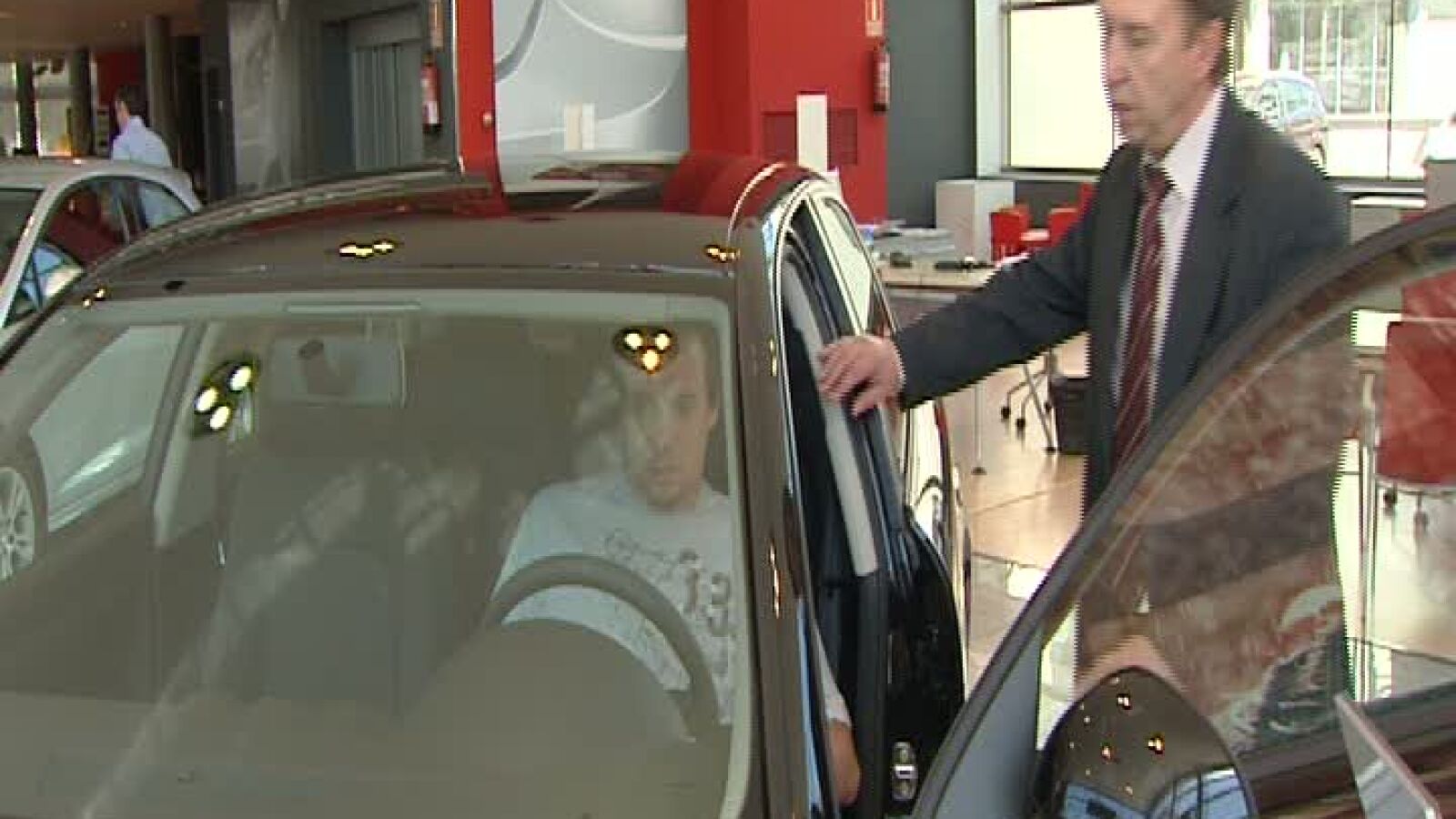 Las ventas de coches caen un 6,4% en noviembre