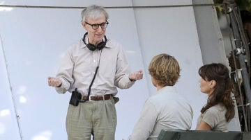 Woody Allen da instrucciones a los actores de su última película, 'Conocerás al hombre de tus sueños'