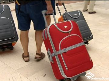 Ajetreo, mucho ajetreo hoy en los aeropuertos y puertos de las islas. Ajetreo, mucho ajetreo hoy en los aeropuertos y puertos de las islas.