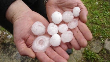 Una espectacular granizada arrasa Huesca