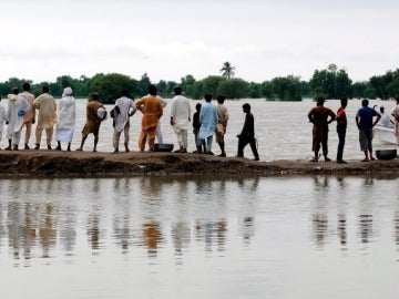 Un grupo de afectados por las inundaciones