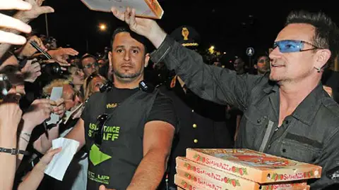 Bono reparte pizza Bono reparte pizza