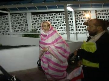 Denuncian agresiones policiales durante huelga de hambre de Aminatu Haidar Denuncian agresiones policiales durante huelga de hambre de Aminatu Haidar