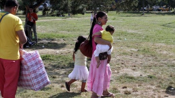 Inmigrantes rumanos de origen gitano en un campamento