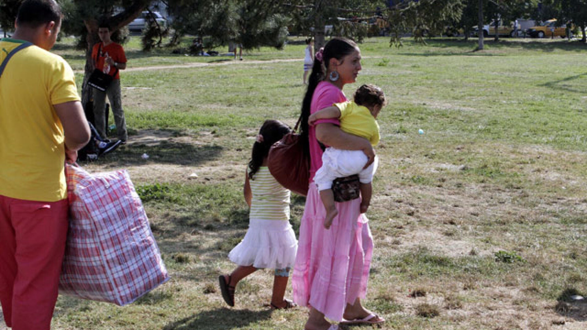 Inmigrantes rumanos de origen gitano en un campamento