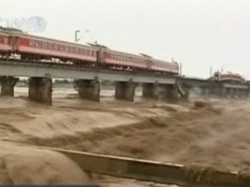 Las inundaciones en China provocan un accidente de tren