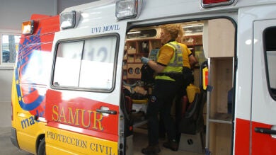 Un muerto y 55 heridos al volcar un autobús en Campo de Criptana 