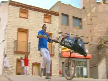 Los pueblos cambian las vaquillas por murlacos de madera Los pueblos cambian las vaquillas por murlacos de madera