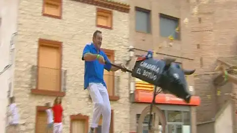 Los pueblos cambian las vaquillas por murlacos de madera Los pueblos cambian las vaquillas por murlacos de madera