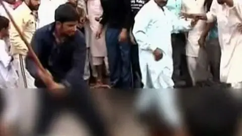 Apaleados en Pakistán Apaleados en Pakistán