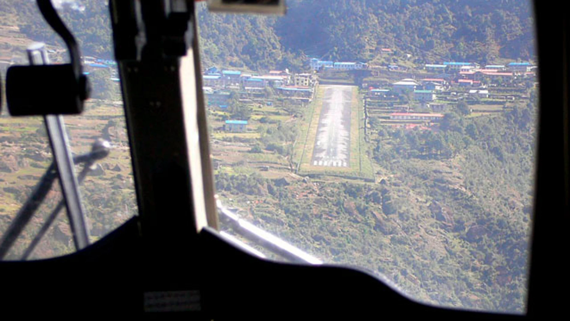 Vistas del aeropuerto de Lukla Vistas del aeropuerto de Lukla