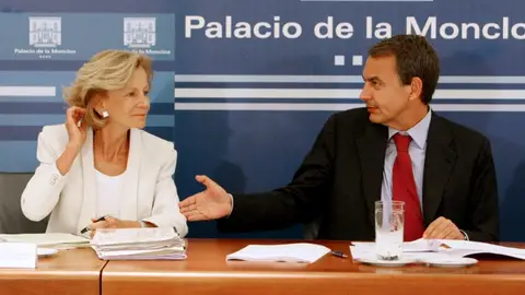 Elena Salgado comparece junto a Zapatero Elena Salgado comparece junto a Zapatero